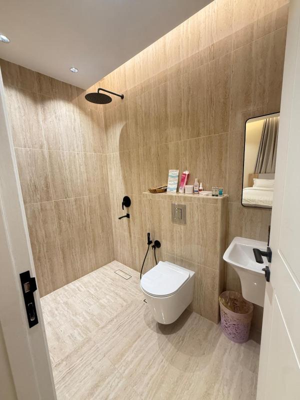 شقة واسعة 3 غرف نوم Spacious 3 Bedroom Apartment - image 14