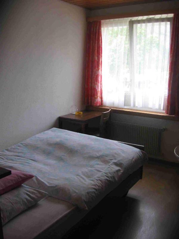 Single Room with Shared Bathroom image 4