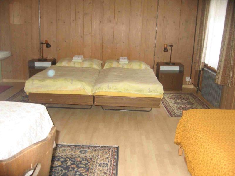 Double Room with Shared Bathroom image 3