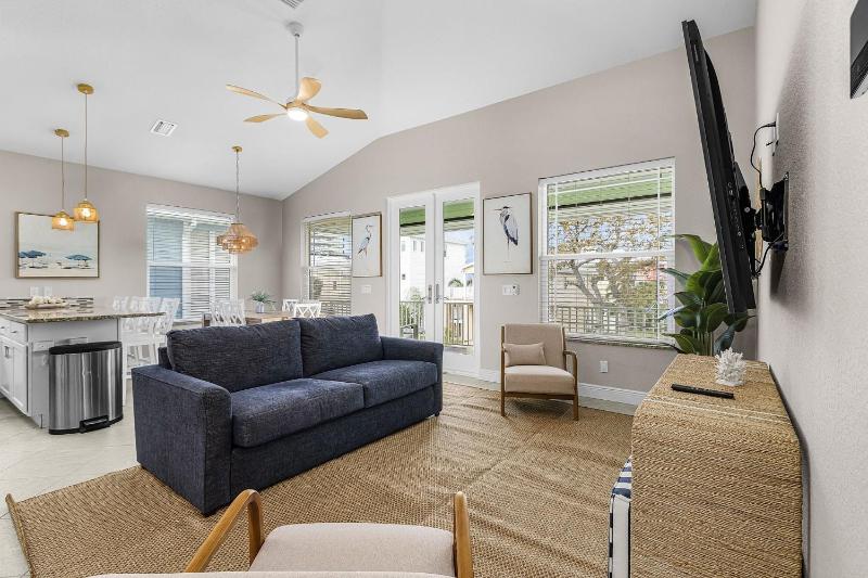140 Pearl Paradise 3BR 2BA with Pool! home - image 30