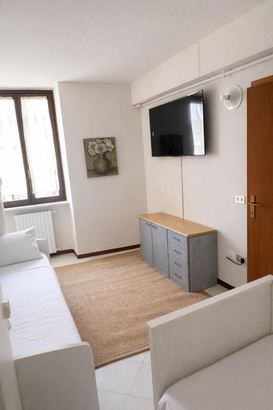 Vinessa Rooms - image 25