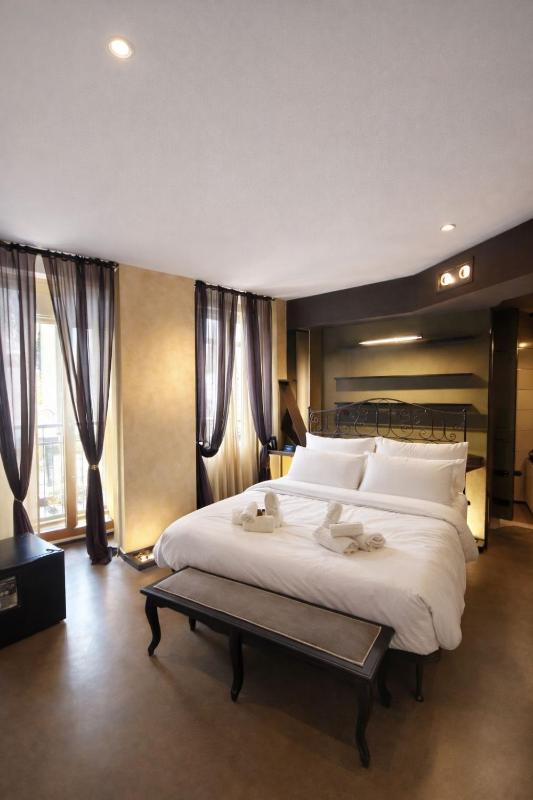 Vinessa Rooms - image 15