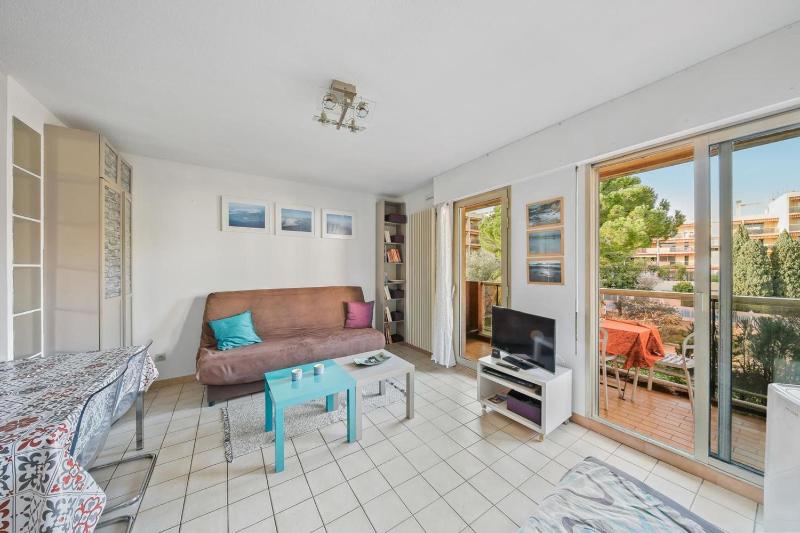 Apartment in Hyères with Swimming Pool and Balcony - image 1