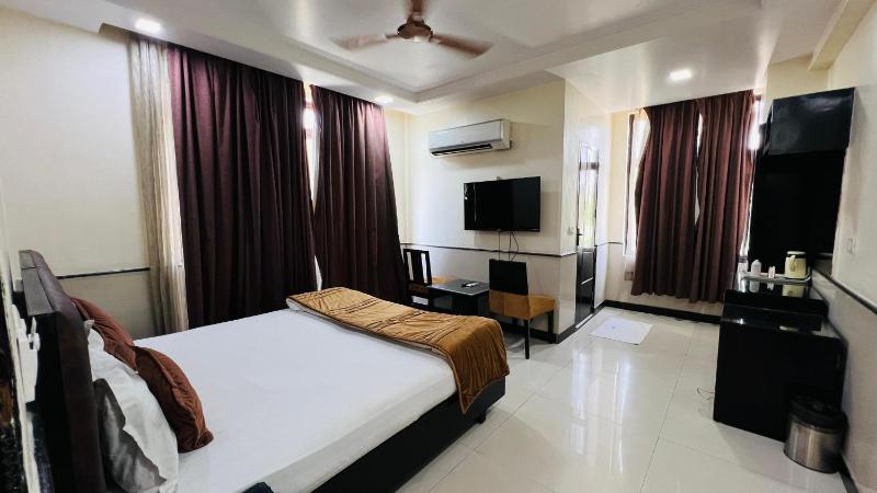 Aadhar Hotel - image 10