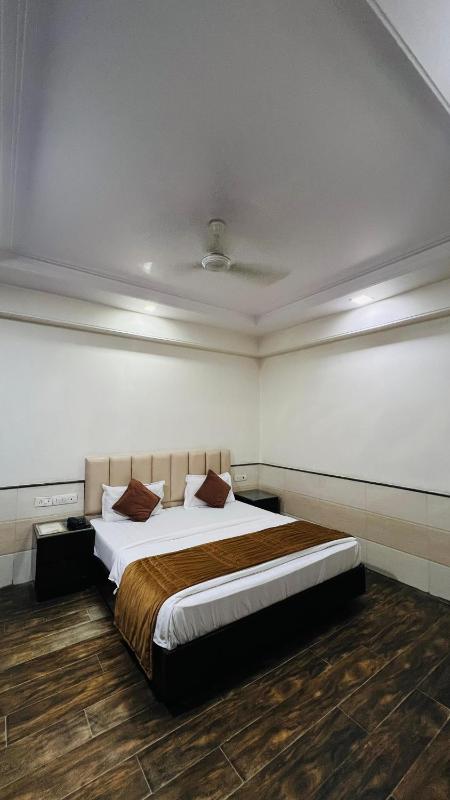 Aadhar Hotel - image 5