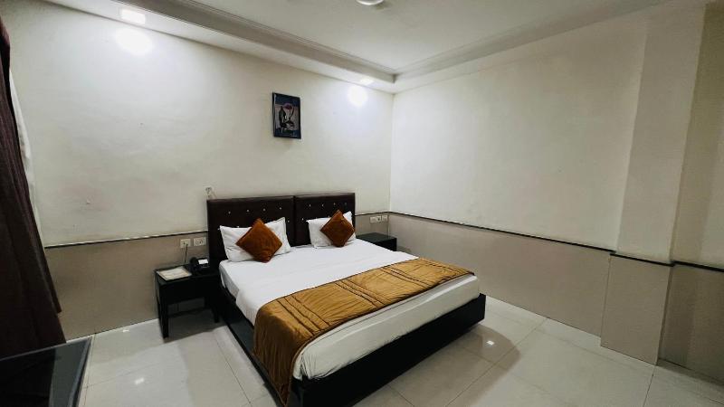 Aadhar Hotel - image 11