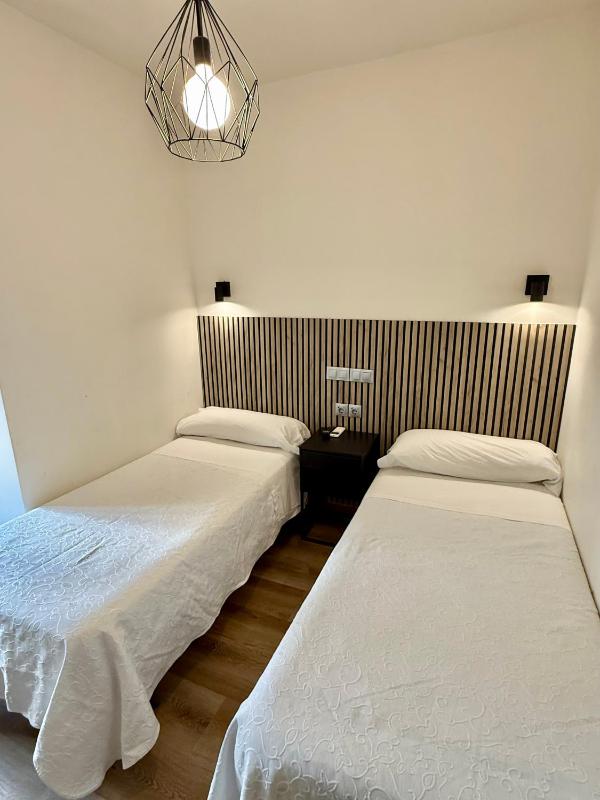 Hostal Fernández Atocha - image 5