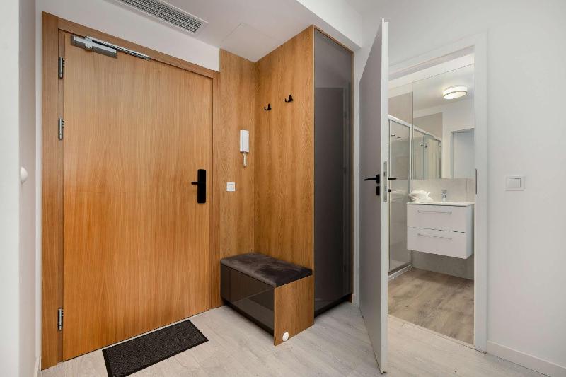 Klimatyzowane Apartamenty Art Lake w Mielnie z Parkingiem i Basenem by Noclegi Renters - image 10
