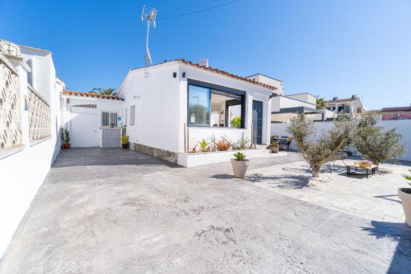 Apart-rent Casa Alberes 0009 con piscina privada y parking - image 27