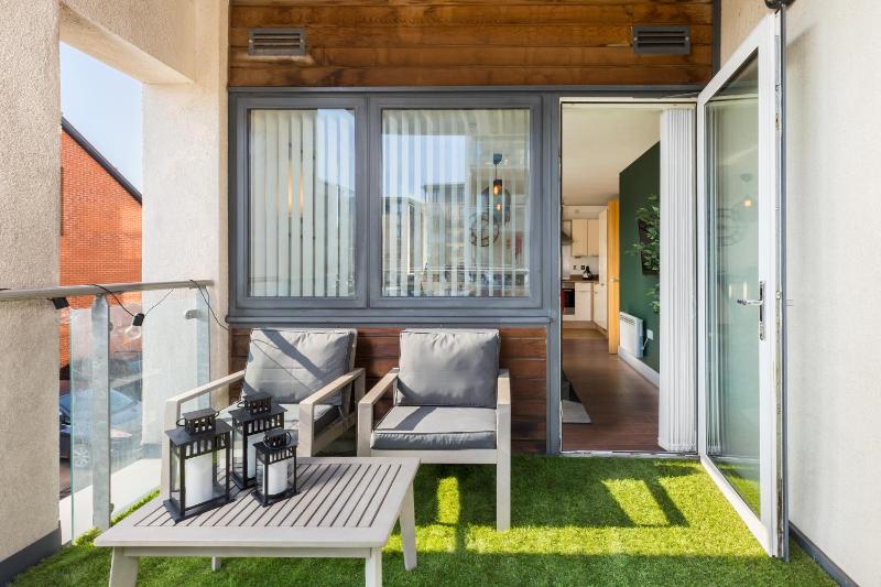 The Bell Suite by Prime Stays - Stylish 2 Bedroom in City Centre With Balcony & Gated Parking - image 32