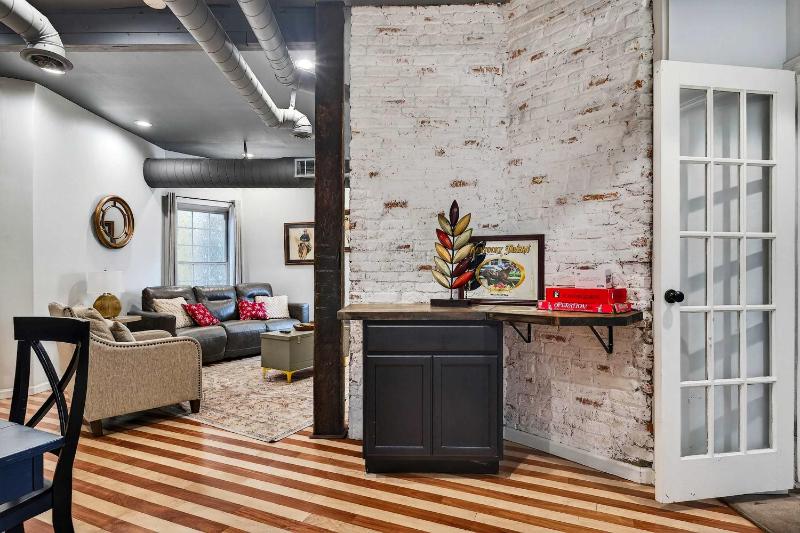 Stylish home close to Louisville NuLu & downtown - image 35