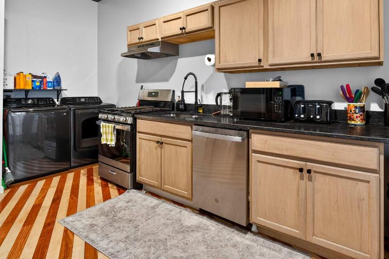 Stylish home close to Louisville NuLu & downtown - image 37