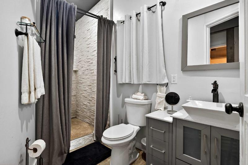 Stylish home close to Louisville NuLu & downtown - image 18