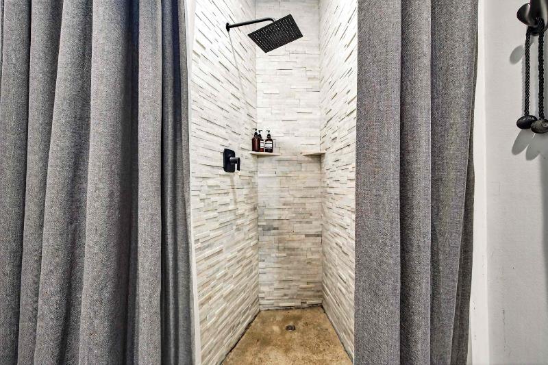 Stylish home close to Louisville NuLu & downtown - image 30