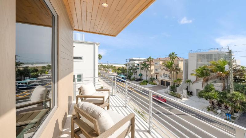 Vantage Point - image 50