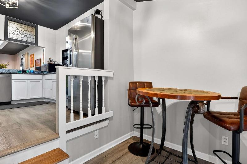 Spacious retreat w private backyard near downtown - image 11