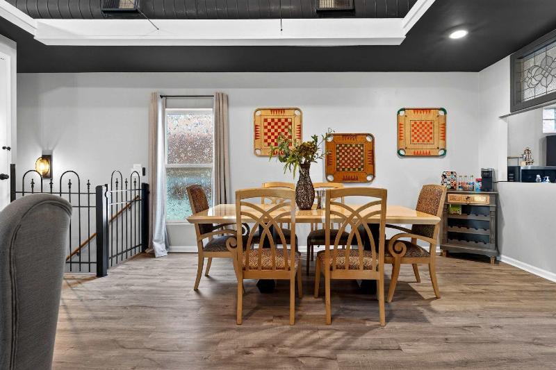 Spacious retreat w private backyard near downtown - image 19