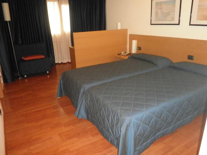 Double or Twin Room image 4