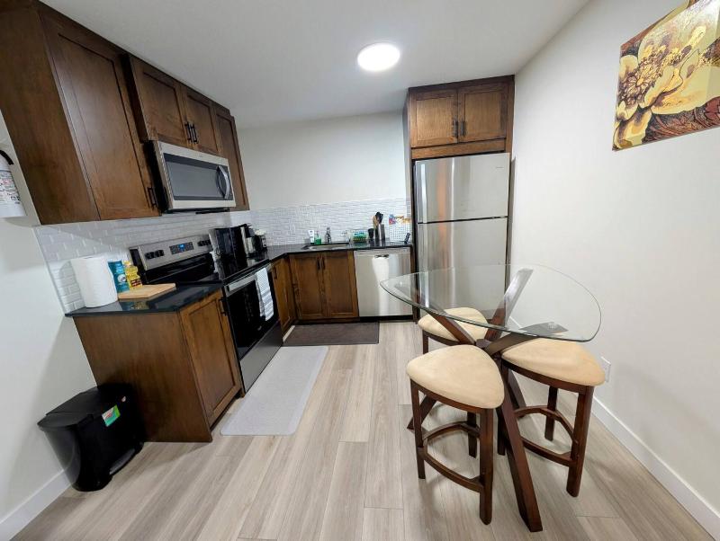 2 Bedroom Guest Suite in SW - image 1