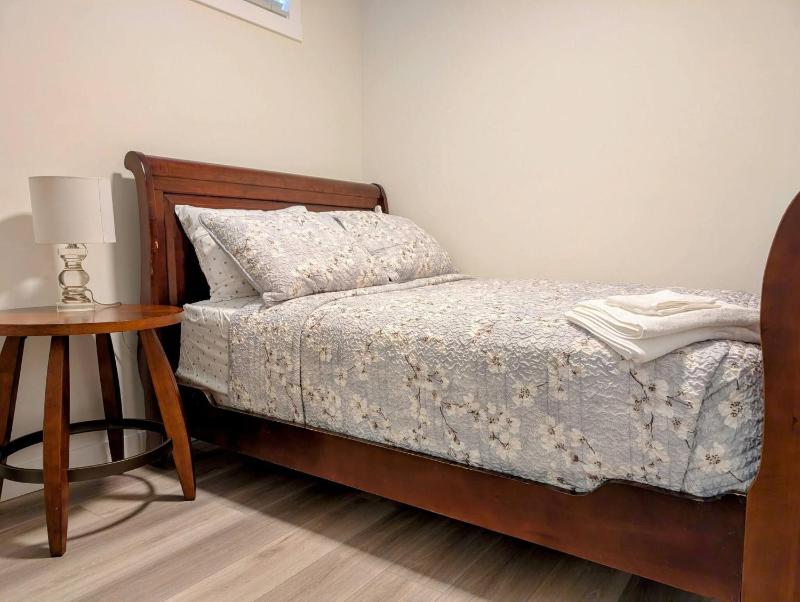 2 Bedroom Guest Suite in SW - image 2