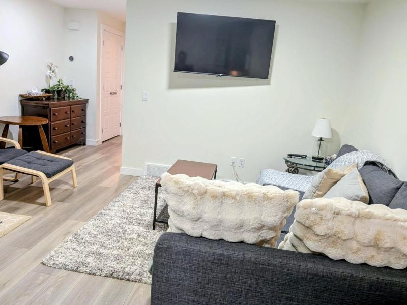 2 Bedroom Guest Suite in SW - image 12