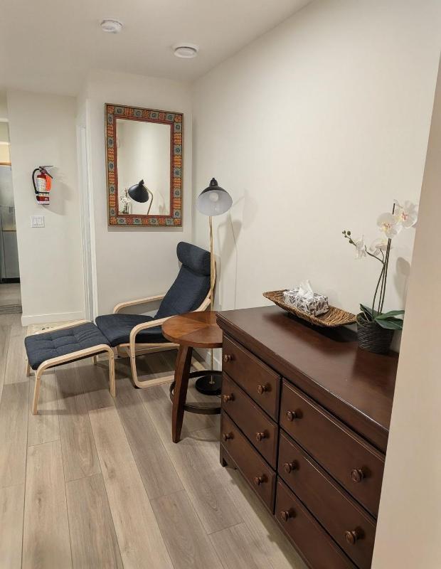 2 Bedroom Guest Suite in SW - image 7