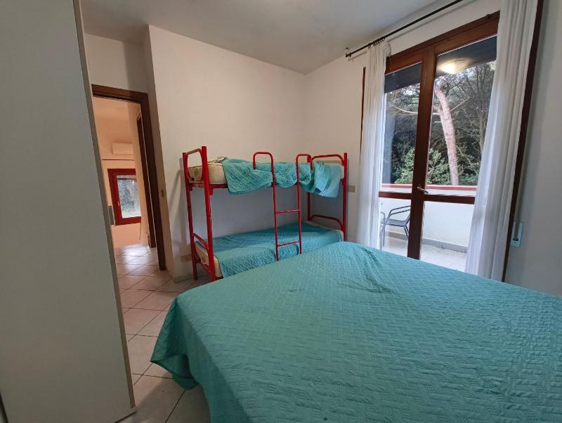 Two storey flat with garden - image 22