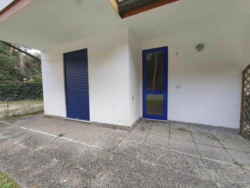 Two storey flat with garden - image 17