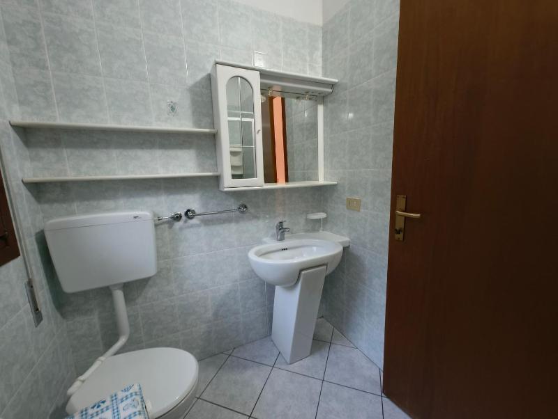 Two storey flat with garden - image 18
