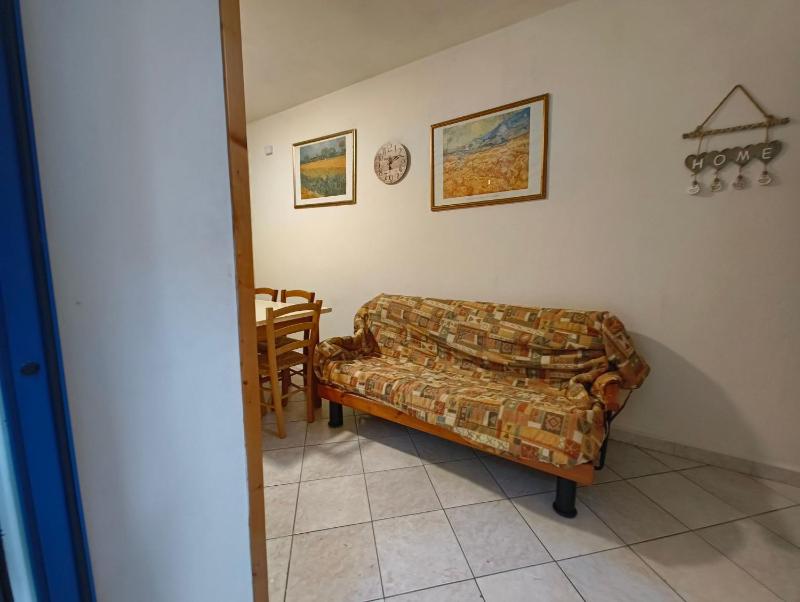 Two storey flat with garden - image 21