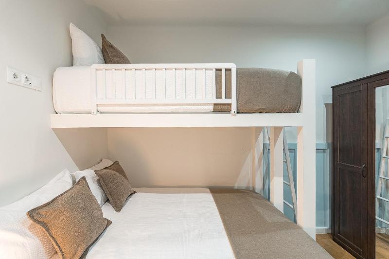 Beautiful apartment with Balcony in Barcelona - image 16