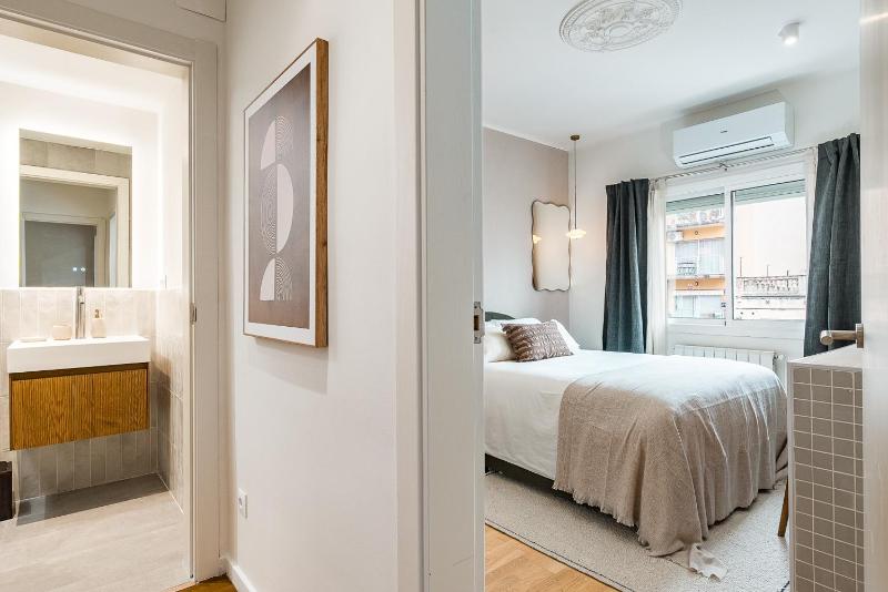 Beautiful apartment with Balcony in Barcelona - image 13