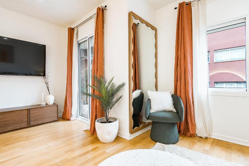 Beautiful apartment with Balcony in Barcelona - image 3