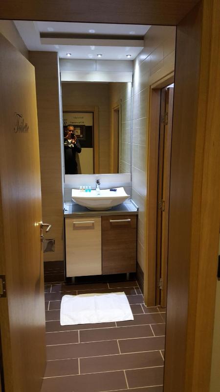 One-Bedroom Apartment image 2