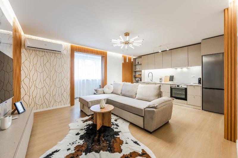 Urban Chic Apartment Terrace & View by PikHost - image 1