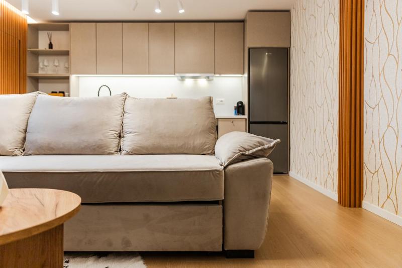 Urban Chic Apartment Terrace & View by PikHost - image 12