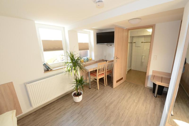 Twin Room image 2