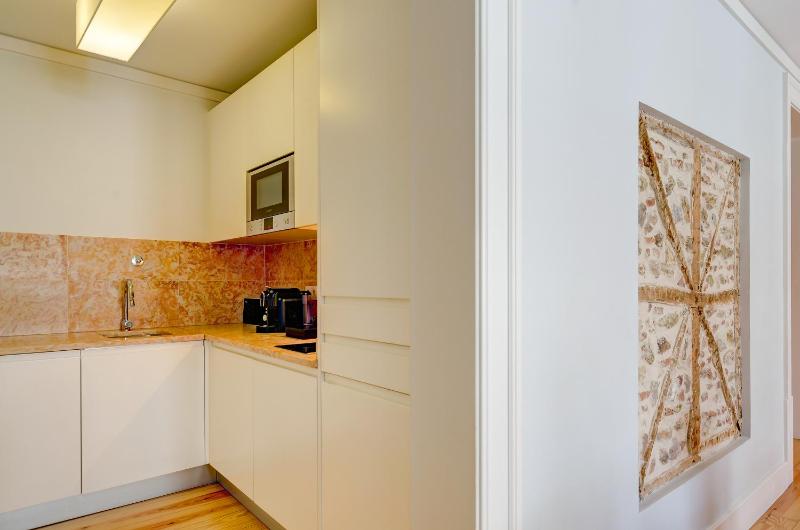Superior One-Bedroom Apartment (4 Adults) image 4