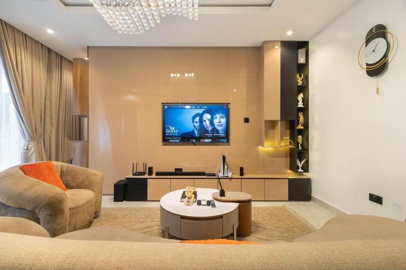 AJ Apartment Luxury Penthouse Shortlet Lagos Island - image 1