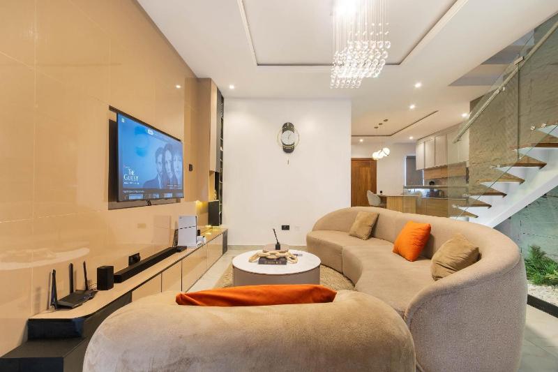 AJ Apartment Luxury Penthouse Shortlet Lagos Island - image 10