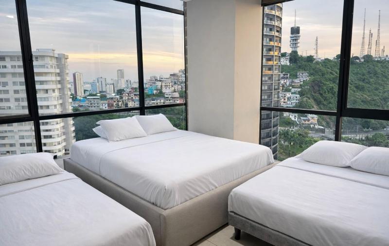Apartamento moderno con vistas a la ciudad 2 dormitorios sala de estar y cocina equipada en la planta superior - image 3