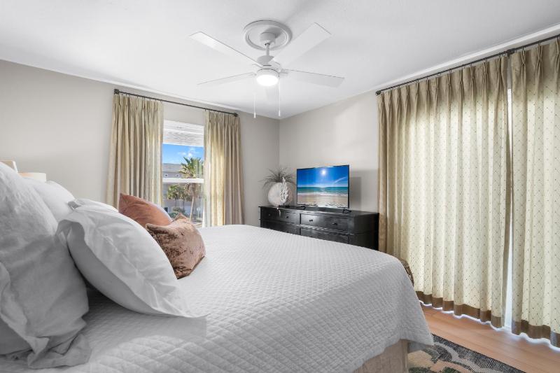 Boardwalk Unit A4 - image 15