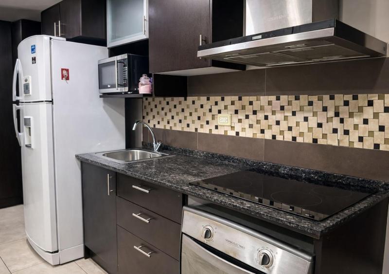 Apartamento moderno con vistas a la ciudad 2 dormitorios sala de estar y cocina equipada en la planta superior - image 12