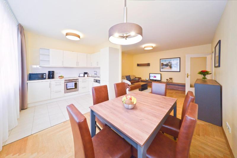 Two-Bedroom Apartment - Bundesallee 203 image 3