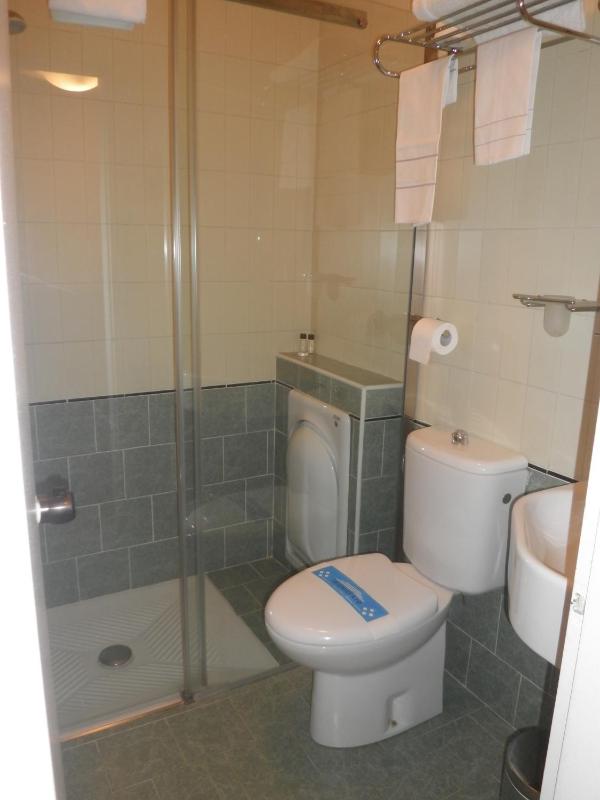 Single Room image 3