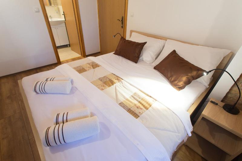 Large Double Room image 3