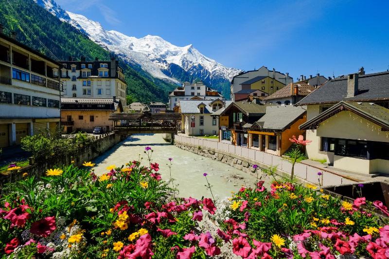 Apt Les Capucins Quiet Chamonix Base w/ Private Garden - Happy Rentals - image 4