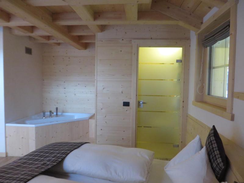 Suite with Spa Bath image 4