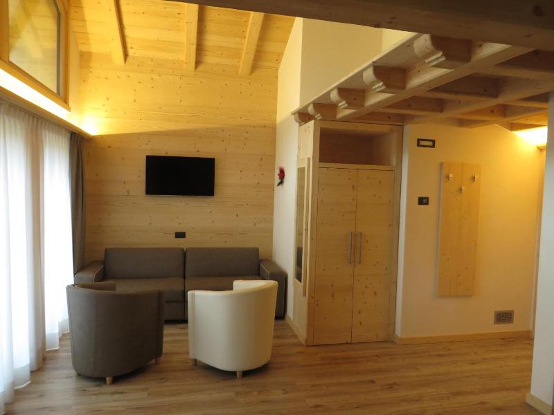 Suite with Spa Bath image 3