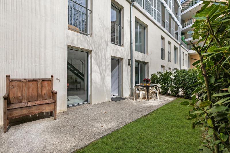 La Marenda - City Center Apartment with Terrace Garden - Happy Rentals - image 31
